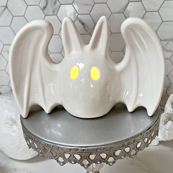 NEW! SPOOKY HALLOWEEN BAT LIGHT UP DECOR - Picture 1 of 3